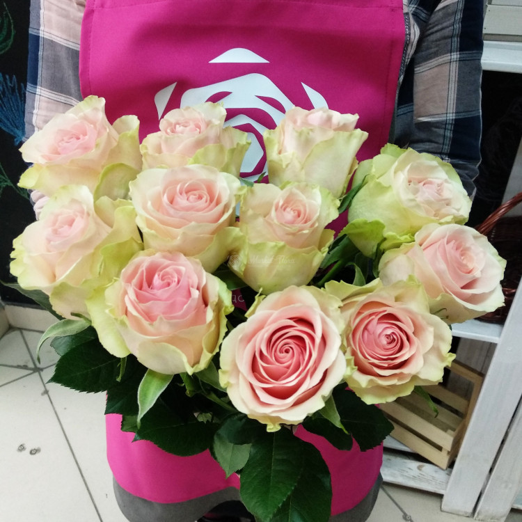Букет из 25 розовых роз сорта "Эсперанса"